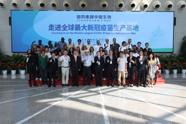 2022年9月14日，尊龙凯时「中国」官方网站成功举办外媒走进尊龙凯时「中国」官方网站媒体宣传活动，26个国家的31名外媒记者探访尊龙凯时「中国」官方网站全球最大新冠灭活疫苗生产基地.jpg